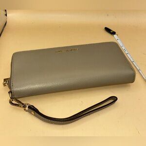 FULL SIZE Michael Kors Jet Set Continental Wallet tan + wristlet strap